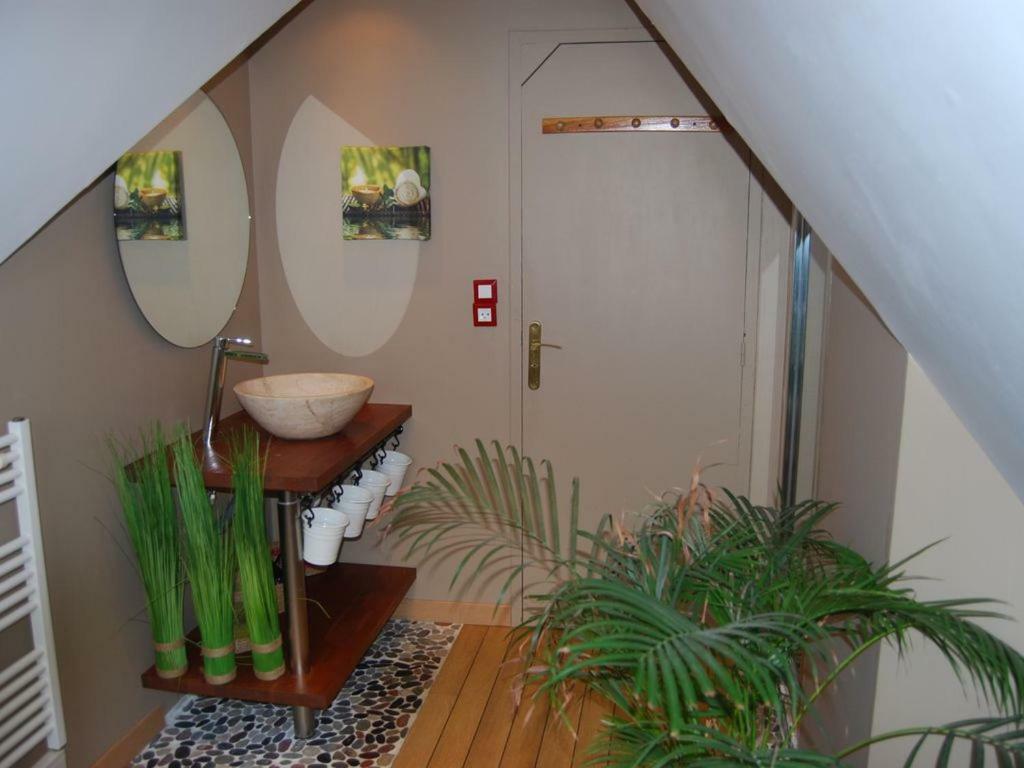Maison Avec Piscine Et Sauna A Vire Exterior foto